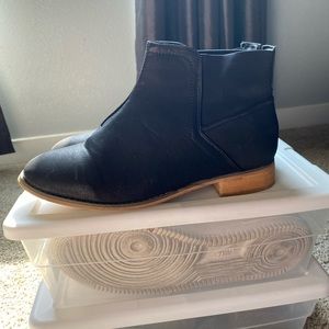 JC heeled booties! Black, size 9 Worn for family pictures on concrete